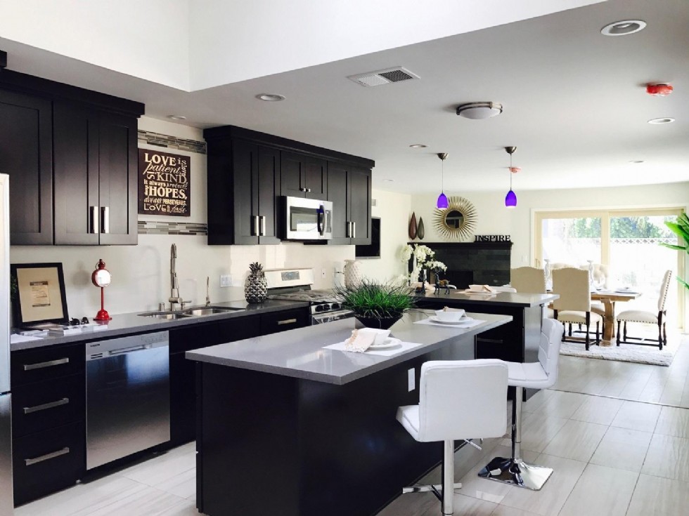 Kodu: 13338 - Black Kitchen Designs: Bold And Sophisticated Choices