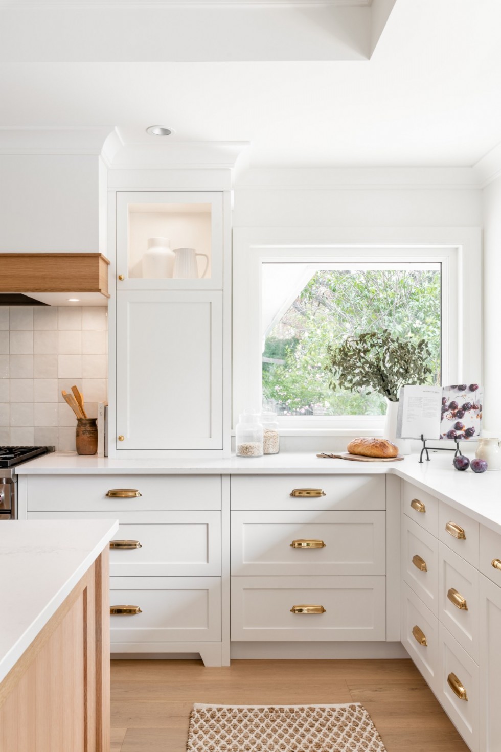 Kodu: 13304 - White Kitchens: Timeless Elegance For A Bright Look