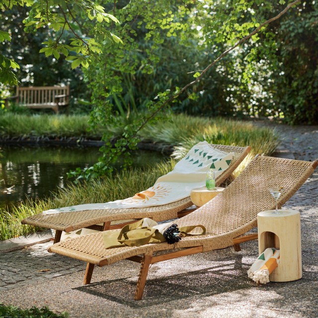 Sun Loungers & Chaise Chairs: Relaxing İn Comfort And Style